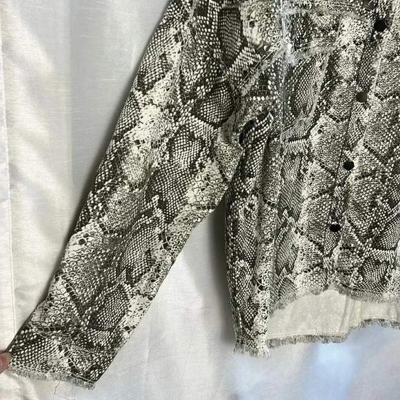 Animal print jacket,
Zara Jean jacket,snake print,raw hems, studded,rhin… - Picture 8 of 15